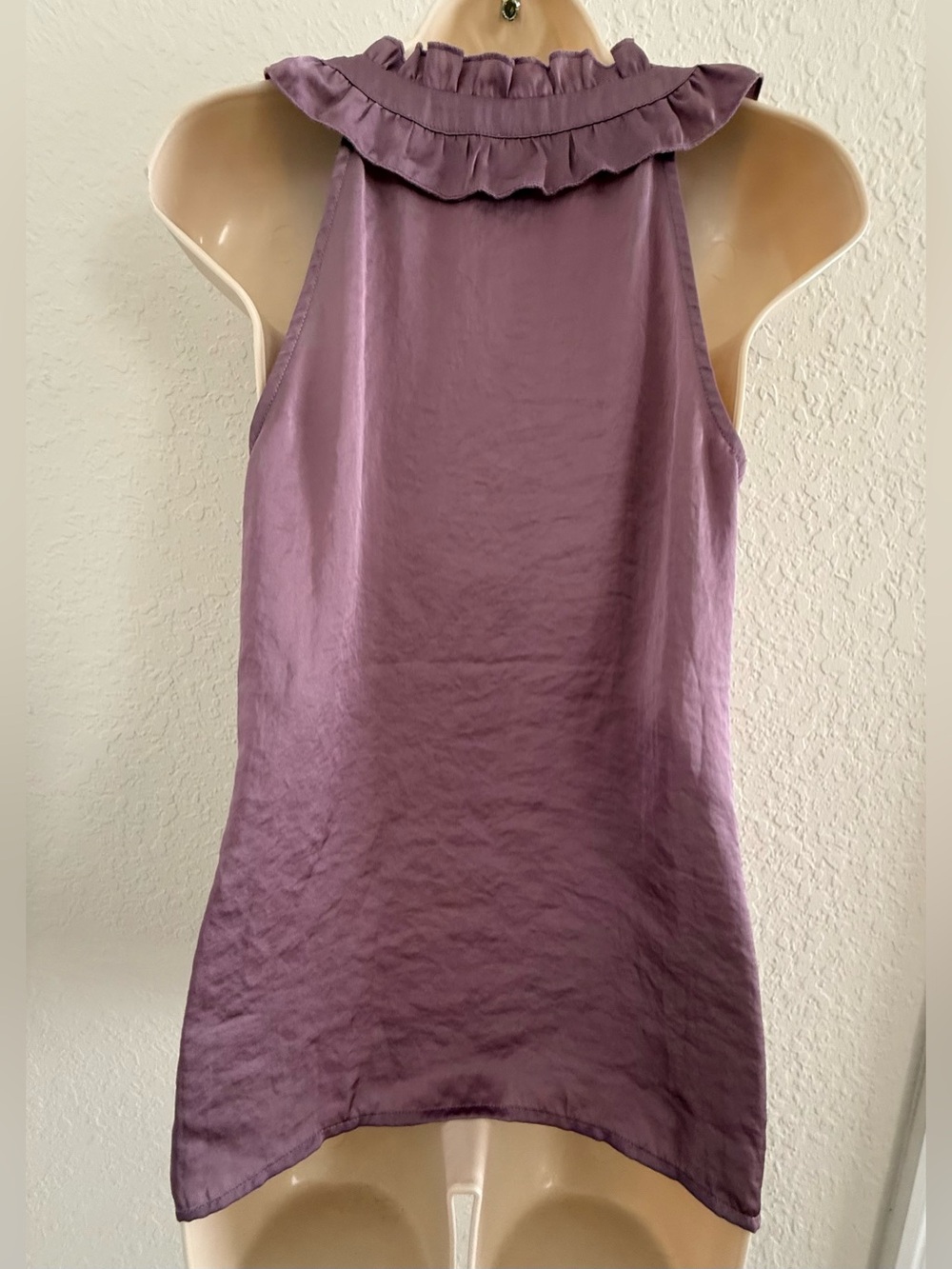 Cabi Dusty Mauve Ruffle Neck Sleeveless Blouse XS - Picture 2 of 8
